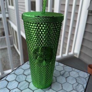 Starbucks Collectors 2023 Grinch 24oz metallic green studded tumbler 💚